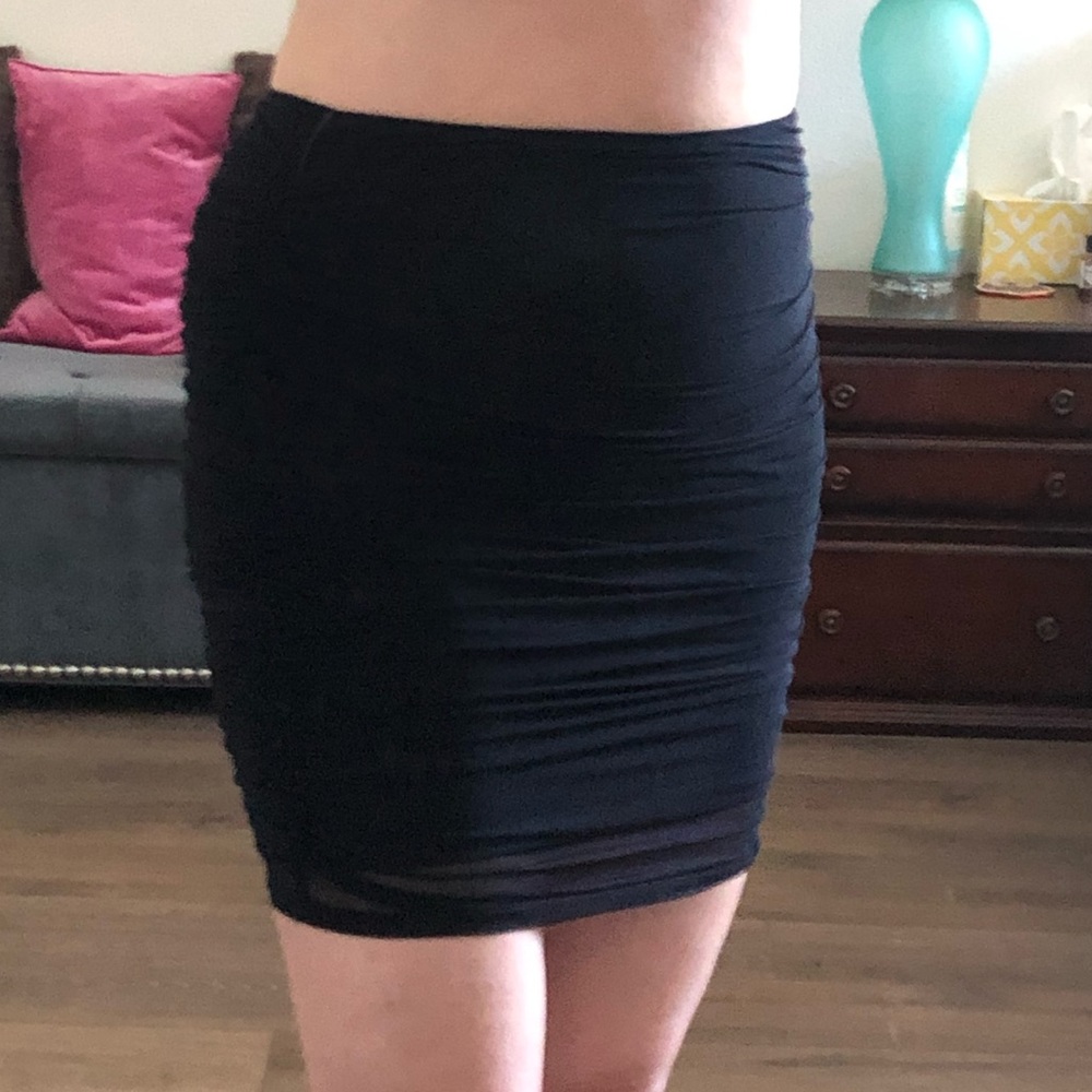 Guess Black Stretchy Ruched Pencil Skirt - Picture 2 of 8